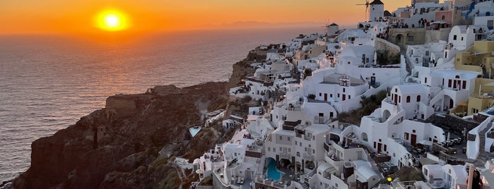 Oia Scenic Overlook is one of Locais curtidos por Jelle.