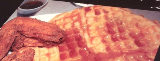 Mr. Wonderful's Chicken & Waffles is one of สถานที่ที่ William ถูกใจ.