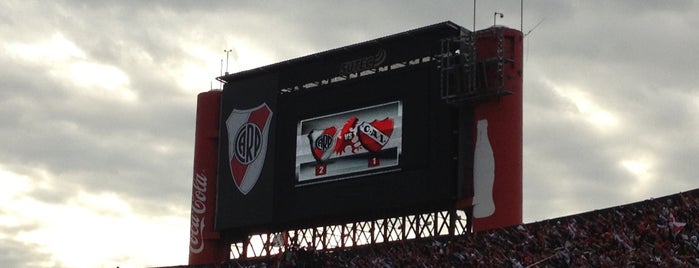 Estadio Antonio Vespucio Liberti "Monumental" (Club Atlético River Plate) is one of Locais curtidos por Rodrigo.