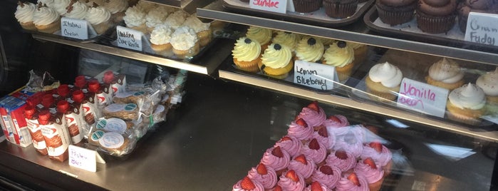 Paula Vega Cakes is one of Favorite Places in Huntington.