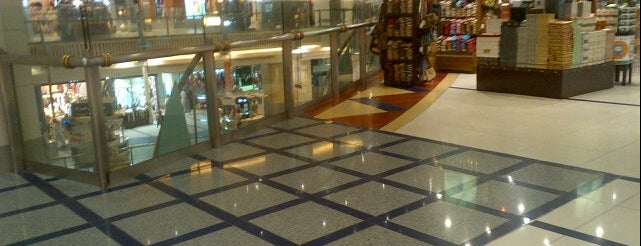 Makkah Towers Shopping Center is one of Lieux qui ont plu à Mazlan.