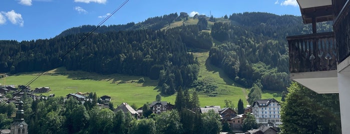 Hotel Le Grand Tetras Morzine is one of Piscine Intérieure.