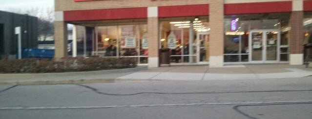 Oberweis Ice Cream and Dairy Store is one of Posti che sono piaciuti a John.