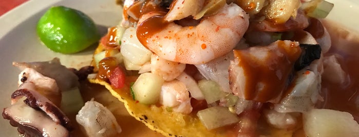 Mariscos Guasave is one of Luisさんのお気に入りスポット.