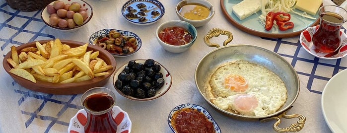 Mavrova Kahvaltı Evi is one of izmir kahvaltı.