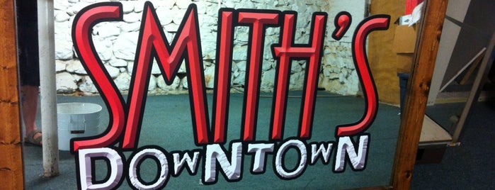 Smiths Downtown Tap & Grill is one of Tempat yang Disukai Marty.