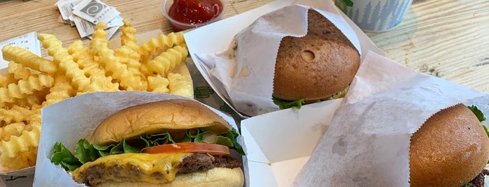 Shake Shack is one of Locais curtidos por Jaclyn.