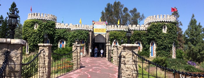 Sherman Oaks Castle Park Parking Lot is one of J. B.