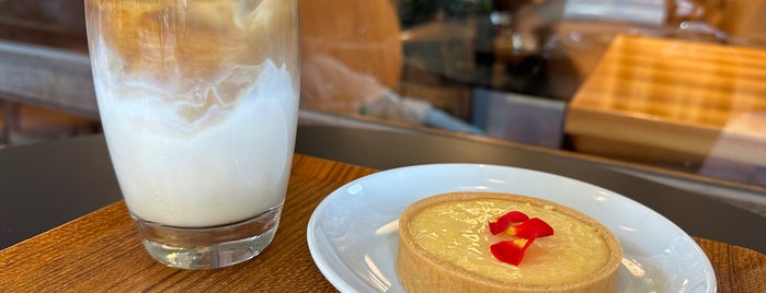 WHITE GLASS COFFEE (ホワイト グラス コーヒー) 福岡店 is one of 福岡県.