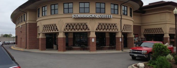 Starbucks is one of สถานที่ที่ Erin ถูกใจ.