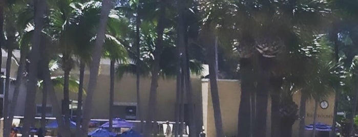 Fort Lauderdale Marriott Harbor Beach Resort & Spa is one of Tempat yang Disukai Bruna.