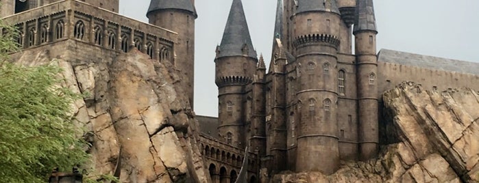 Harry Potter and the Forbidden Journey / Hogwarts Castle is one of Tempat yang Disukai Bruna.