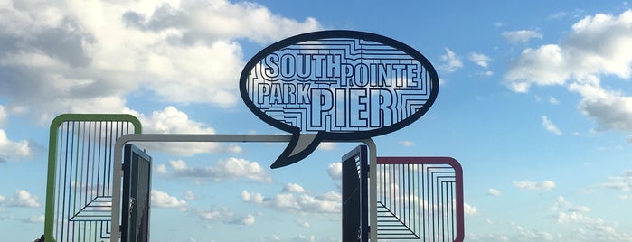 South Pointe Pier is one of Tempat yang Disukai Bruna.