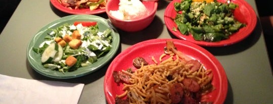 HuHot Mongolian Grill is one of Lugares favoritos de Luke.