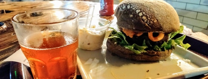BUNKER, Burger e Beer is one of São Luis.