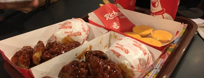 Richeese Factory is one of Lugares favoritos de mika.