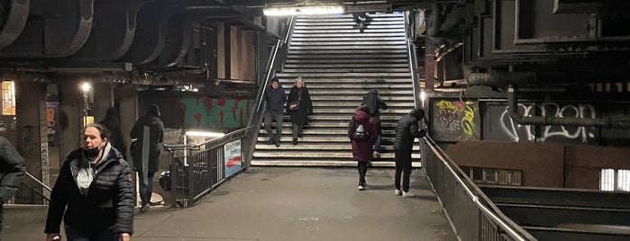 H S+U Friedrichstraße is one of Berlin MetroTram line M1.