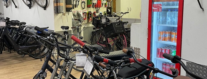 Black-Bikes.com is one of Amsterdam Treasures.