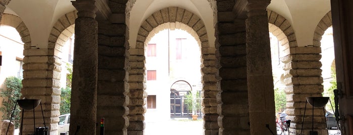 Palazzo Thiene is one of สถานที่ที่ Invasioni Digitali ถูกใจ.