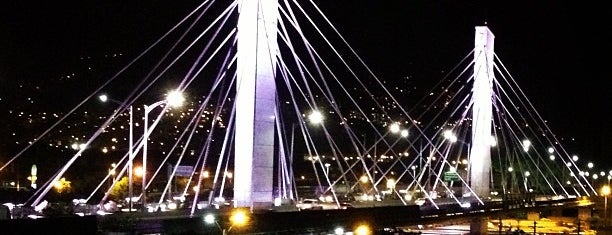 Puente Gilberto Echeverri is one of Locais curtidos por Fernanda.