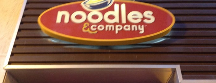 Noodles & Company is one of Orte, die Denise gefallen.