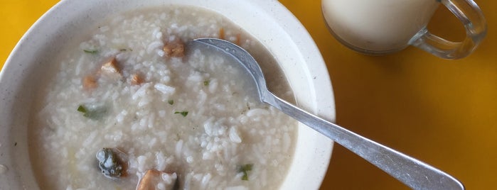 Ho Vegetarian Restaurant (荷素食坊) is one of Penang Vegetarian Restaurants.