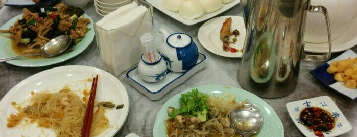 茂園餐廳 is one of Taipei Eating.