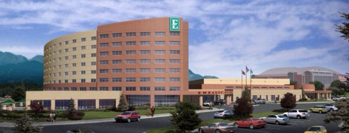 Embassy Suites by Hilton is one of Lowell 님이 좋아한 장소.