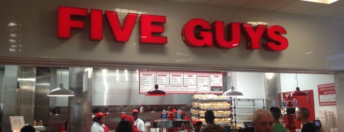 Five Guys is one of Julesさんのお気に入りスポット.