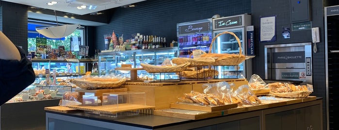 PARIS BAGUETTE is one of 파리바게뜨(Paris Baguette).