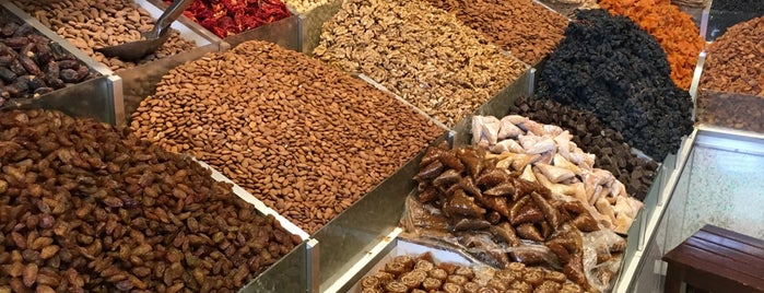 Türkoğlu Kuruyemiş Market is one of Anadolu.