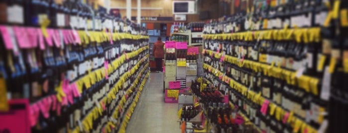 Pete's Supermarket & Wine Shop is one of สถานที่ที่ Kevin ถูกใจ.