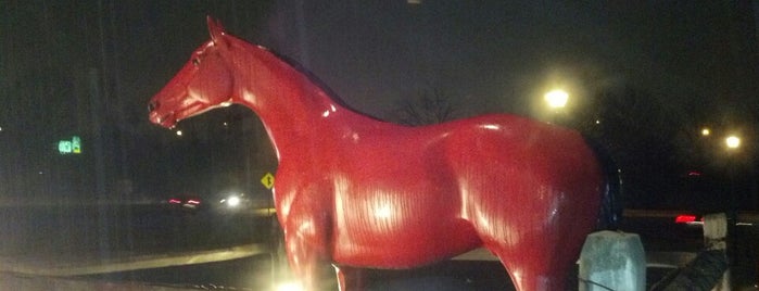 Red Horse Restaurant is one of Locais salvos de George.