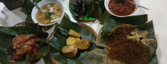 Warung Sunda Ceu Emi is one of Favorite Food.