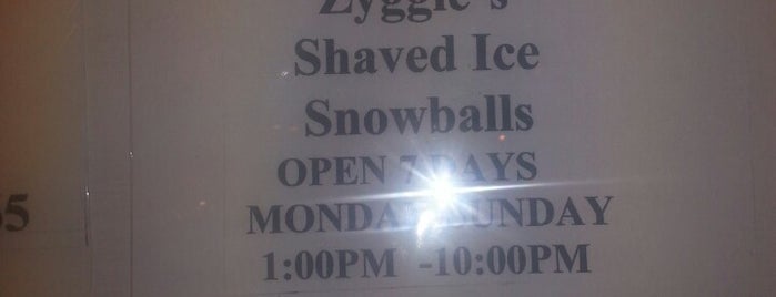 Elizabeth and Zyggie's Snowball Stand is one of สถานที่ที่ Steph ถูกใจ.