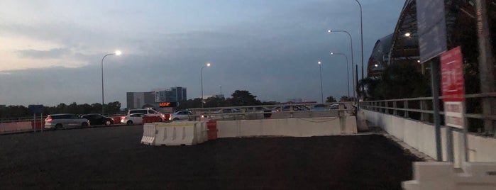 Tuas Flyover is one of Non Standard Roads in Singapore.