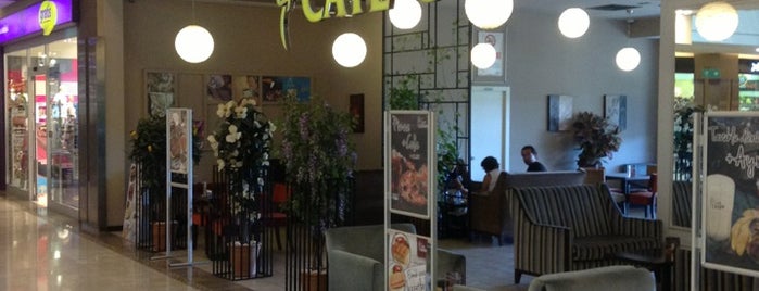 Cafe Crown is one of Ahmet'in Kaydettiği Mekanlar.