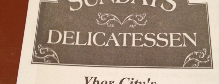 Sunday's Deli is one of Lugares favoritos de Cara.