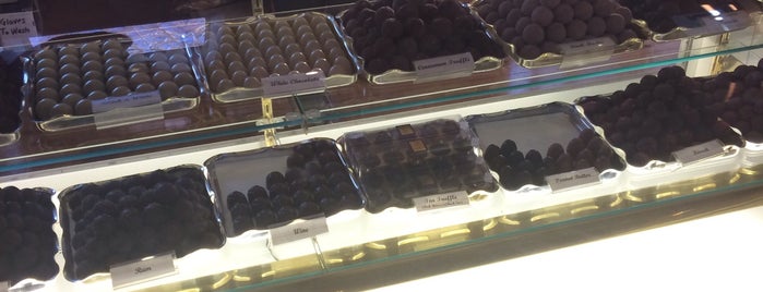 Neuchatel Chocolates is one of Brittany'ın Beğendiği Mekanlar.