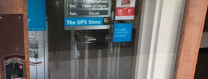 The UPS Store is one of สถานที่ที่ Vickye ถูกใจ.