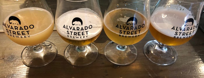 Alvarado Street Brewery and Tasting Room is one of Locais curtidos por Dianna.