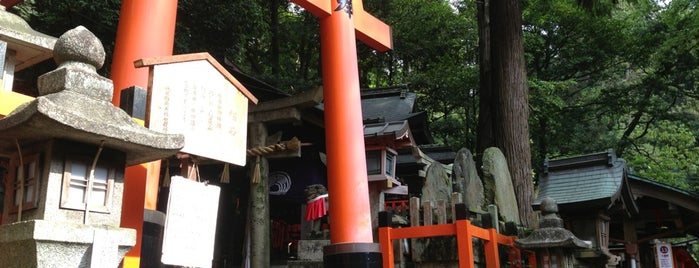 Mitsurugisha (Chojasha Shinseki) is one of 伏見稲荷大社 Fushimi Inari Taisha Shrine.