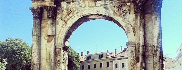 セルギウスの凱旋門 is one of Хорватия.