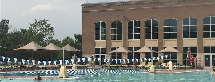 Lifetime Athletic Outdoor Pool is one of Tempat yang Disukai Carlos.