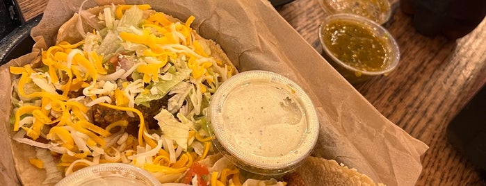 Torchy’s Tacos is one of Lugares favoritos de Mike.