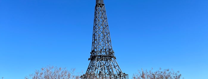 Eiffel Tower is one of Quirky Landmarks USA.