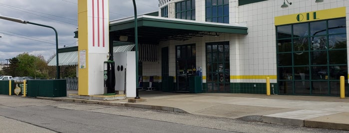 Quaker Steak & Lube is one of Brian'ın Beğendiği Mekanlar.