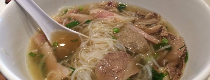 Pho Chateau is one of Lugares favoritos de Lovely.