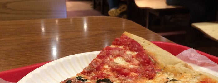 New York Pizza Suprema is one of Lugares favoritos de Michael.