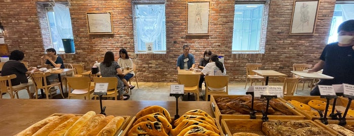May Bell Bakery & Coffee Libre is one of When in Seoul.